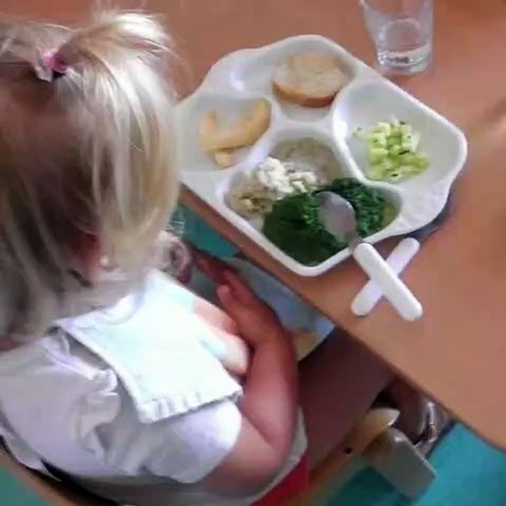 Quand les enfants des crèches mangent dans de la porcelaine de Limoges