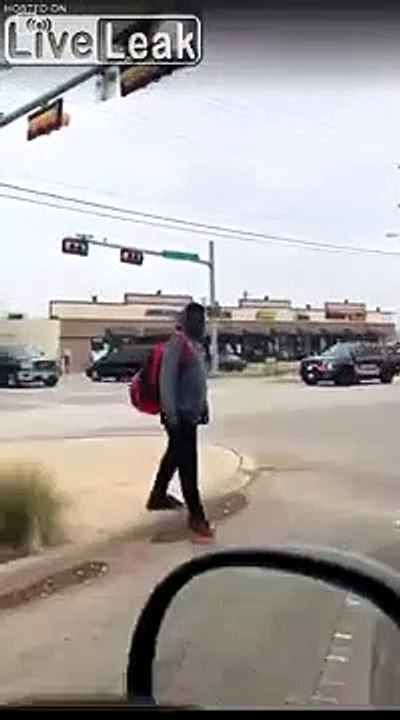 Poursuite d'un fuyard.. autour d'un rond point ! La police tourne en rond !