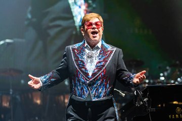 Elton John to Perform at Oscars