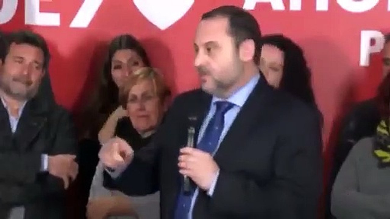 Aquí tienen a Ábalos más chulo que un ocho