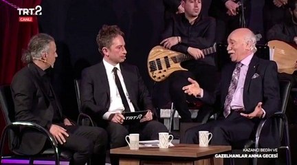 TRT 2 ekibi Elazığ'daki depreme canlı yayında yakalandı