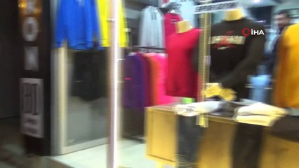 Depremi Hisseden Vatandaşlar Soluğu Sokakta Aldı