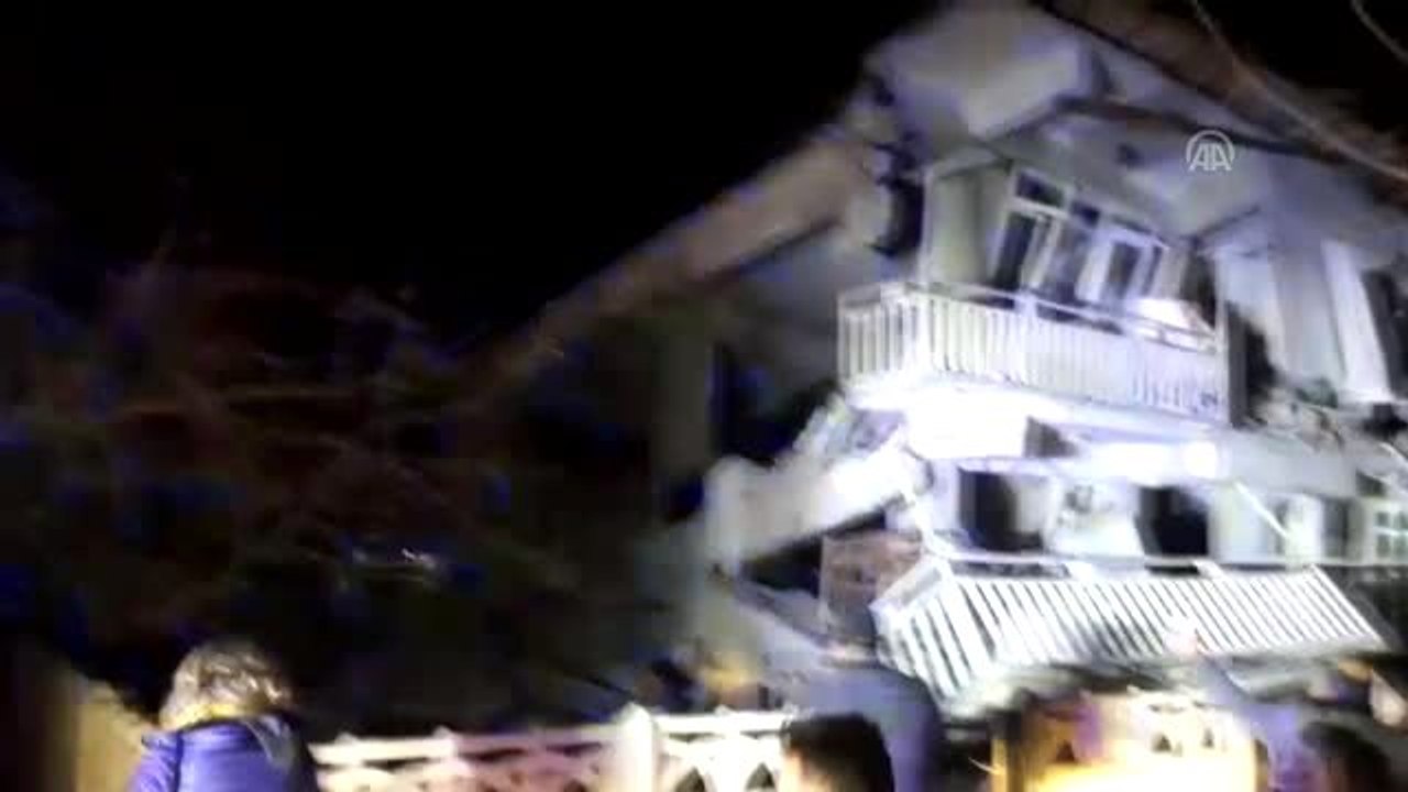 Sivrice merkezli deprem - Çöken binada kurtarma çalışmaları (2)