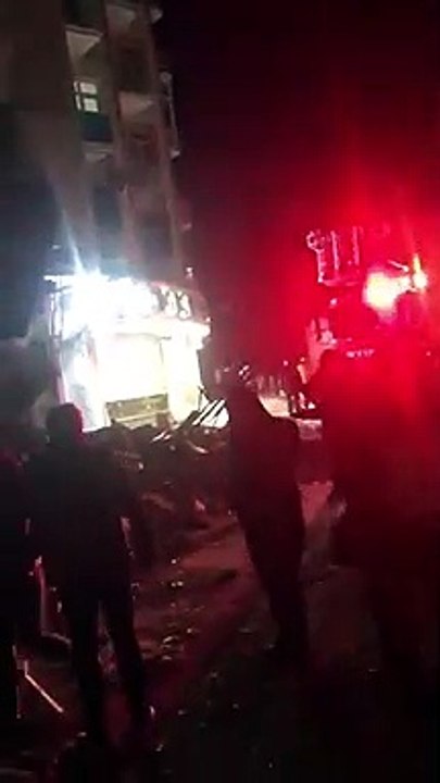 Elazığ depreminden acı haber: Çocuğuna çatı olan baba