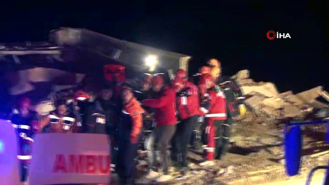 Enkaz altından bir yaralı daha çıkarıldı... Kurtarma çalışmaları devam ediyor