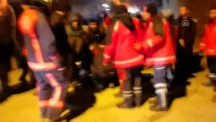 Elazığ'daki deprem - Doğanyol'da arama kurtarma çalışmaları (7)