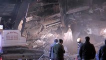 Elazığ'daki  deprem - Gezin'de çöken binada arama kurtarma çalışmaları (4)