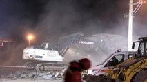 Elazığ'da deprem - Gezin'de çöken binada arama kurtarma çalışmaları (6)