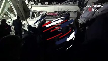 Enkazdan mucize çıktı! 12 yaşındaki çocuk 5 saat sonra kurtarıldı