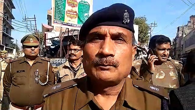 इटावा में शांति व्यवस्था का जायजा लेने निकले एसपी