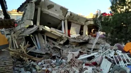 Elazığ'da kurtarma çalışmaları devam ediyor