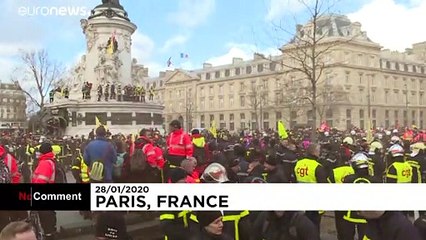 Enfrentamientos entre policías y bomberos en París