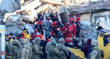 Son dakika: Elazığ'daki deprem sonucunda Malatya'da 4, Elazığ'da 18 kişi hayatını kaybetti