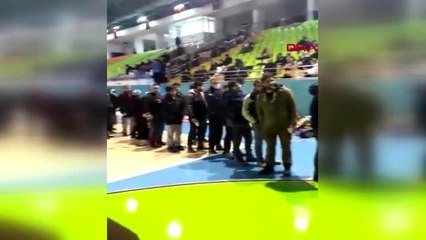 Elazığ'da spor salonlarının kapısı depremzedelere açıldı, çorba ikram edildi