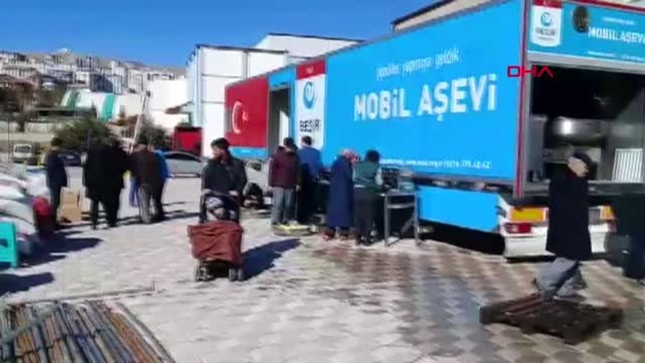 Elazığ'da spor salonlarının kapısı depremzedelere açıldı, çorba ikram edildi-2