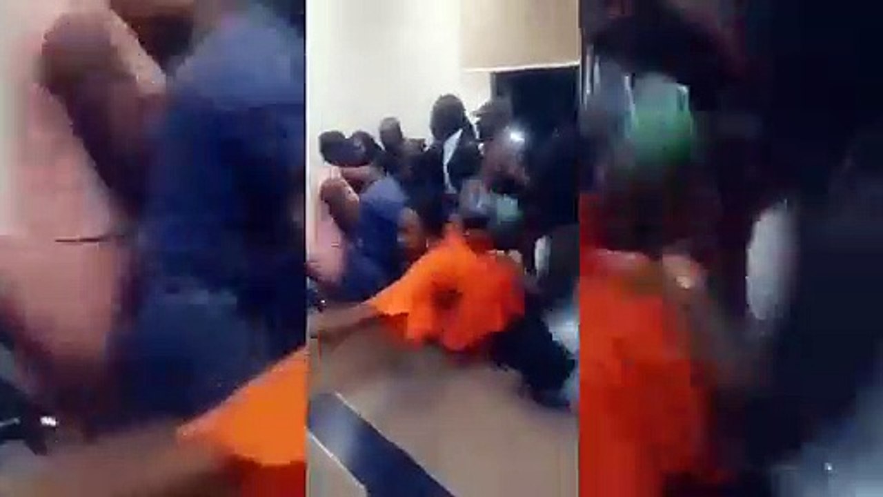 Les filles de l'APR se boxent.entre elles  Plusieurs portables et perruques emportés