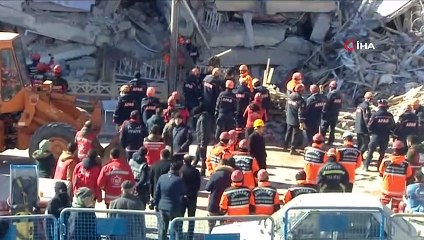 Sürsürü Mahallesinde Enkaz Kaldırma Çalışmaları Sürüyor