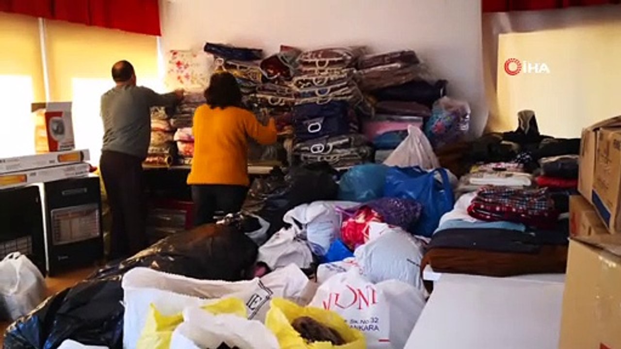 Depremzedelerin bizden daha çok ihtiyacı var diye üzerindeki montu bağışladı