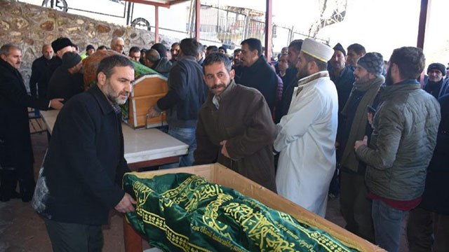 Elazığ depremi: 5 yaşındaki Yusuf Ali ile annesi defnedildi