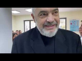 Report TV -Pritet me aheng në katundin e tij, Rama batuta me Veliajn në Surrel: Nuk na rreni