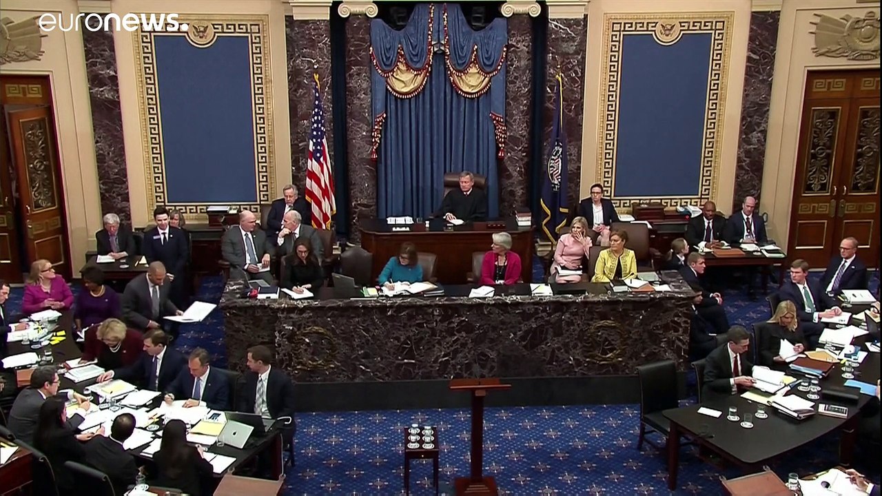Senadores democratas querem Bolton a depor no processo de Trump