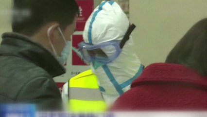 '신종 코로나 의심' 中 의료진 첫 사망...두 살배기도 감염 / YTN