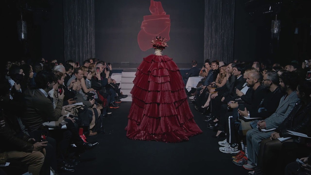 The ON AURA TOUT VU  couture spring summer 2020 "DES …EQUILIBRUM" by  Livia Stoianova & Yassen Samouilov