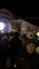 Elazığ'daki kardeşlerimiz için tek yürek olup gecenin bir vakti belediye binasına gelerek ve belediye çalışanlarıyla birlikte yardım malzemelerini tırlara yükleyen Ordulular ❤️