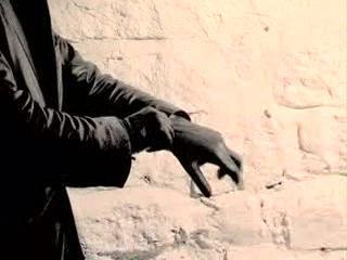 La droite avance, le droit recule