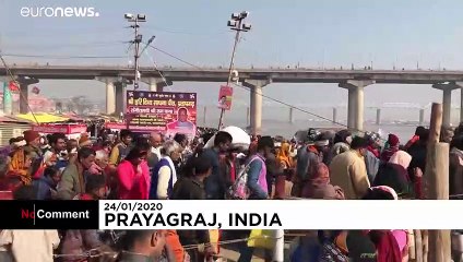 Descargar video: Hindu worshippers take dip in Ganges River