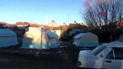 Elazığ'da deprem çadırları depremzedelerin kullanımına sunuldu