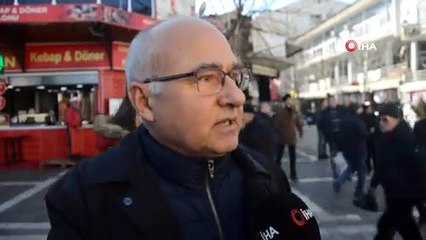 Depremde Yeni Camii hasar gördü