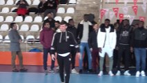Sivassporlu futbolcular basketbol oynadı