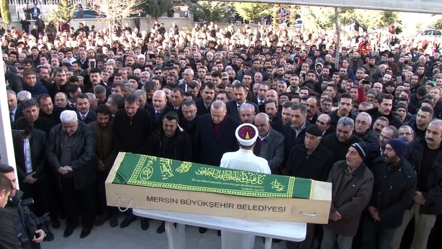 Cumhurbaşkanı Erdoğan, depremde hayatını kaybeden anne ve oğlunun cenaze törenine katıldı