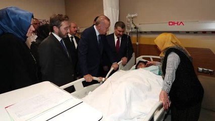 Erdoğan depremde yaralananları ziyaret etti-ek
