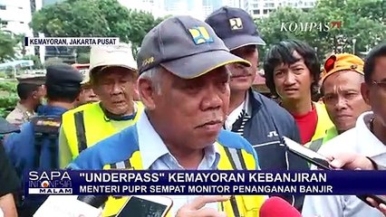 Petugas Masih Kesulitan Menurunkan Ketinggian Air Banjir di Underpass Kemayoran