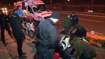 Otomobil bir anda önüne çıkan motosiklete çarptı: 2 kişi yaralandı