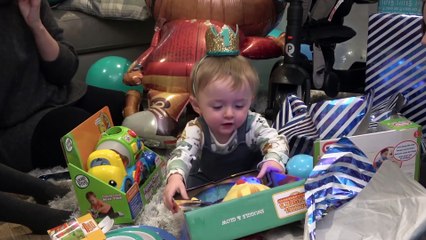 Happy 1st Birthday Noah! Opening Presents With Sophia Isabella e Alice