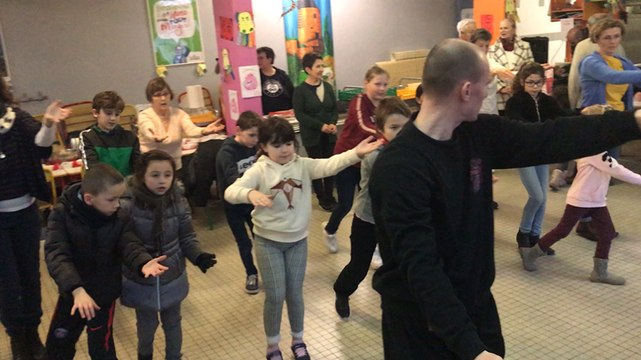 Tai chi avec les enfants de Saint-Jean-Baptiste, à Lisieux