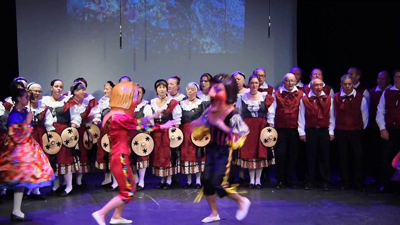 La Ciamada Nissarda - 95Ans - Promenade à Nice - Chant