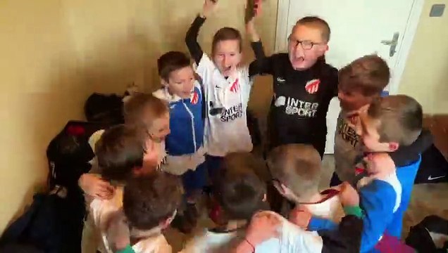 Célébration Victoire ! (U11 EST / FC Dieppe 2 : 3-2 match amical le 25/01/2020)