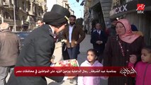 بمناسبة عيد الشرطة.. رجال الداخلية يوزعون الورود على المواطنين في محافظات مصر