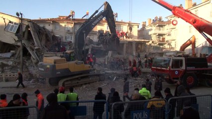 Elazığ'da süren enkaz çalışmaları havadan görüntülendi
