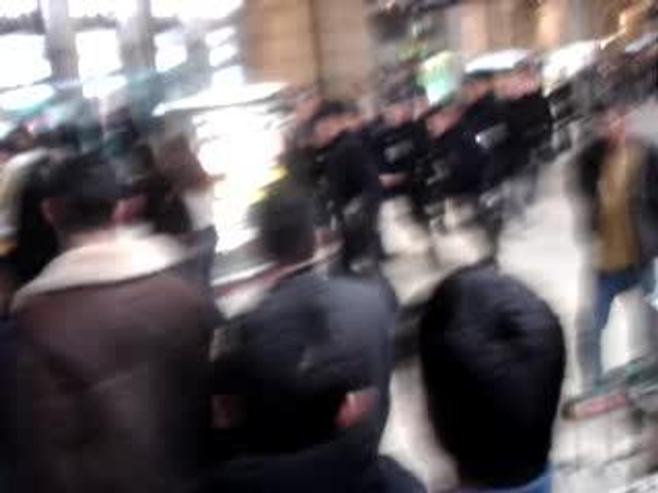 EMEUTES  GARE DU NORD PARIS EN 2006