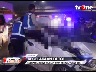 Minibus Hantam Truk Besi, Satu Orang Tewas dan 5 Terluka