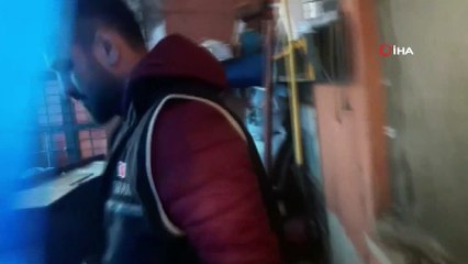 Adana'da bin 380 litre kaçak içki ele geçirildi