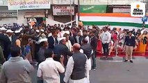 इंदौर में मुख्यमंत्री कमलनाथ के कांग्रेस कार्यालय आने से पहले नेताओं के बीच झड़प, एक-दूसरे को थप्पड़ मारे