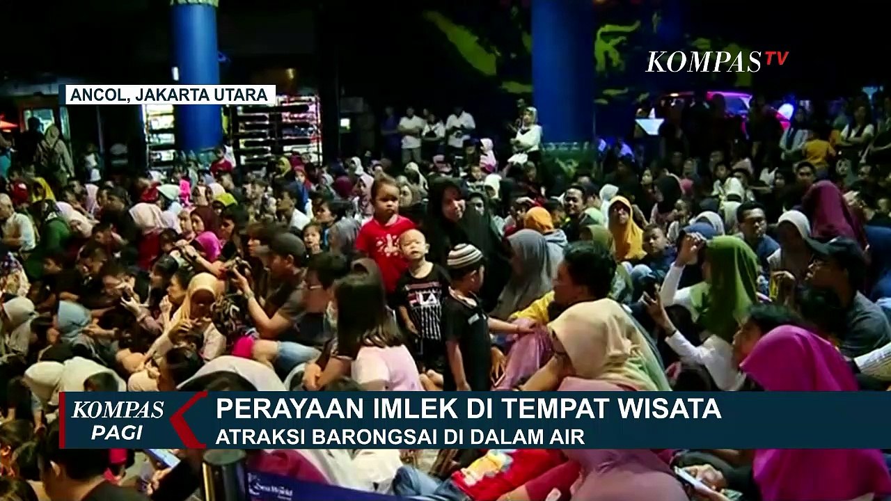 Seru! Taman Wisata Ancol Gelar Pertunjukan Barongsai di Dalam Air