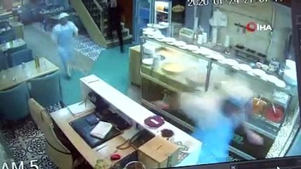 Depremin şiddeti güvenlik kamerasına yansıdı