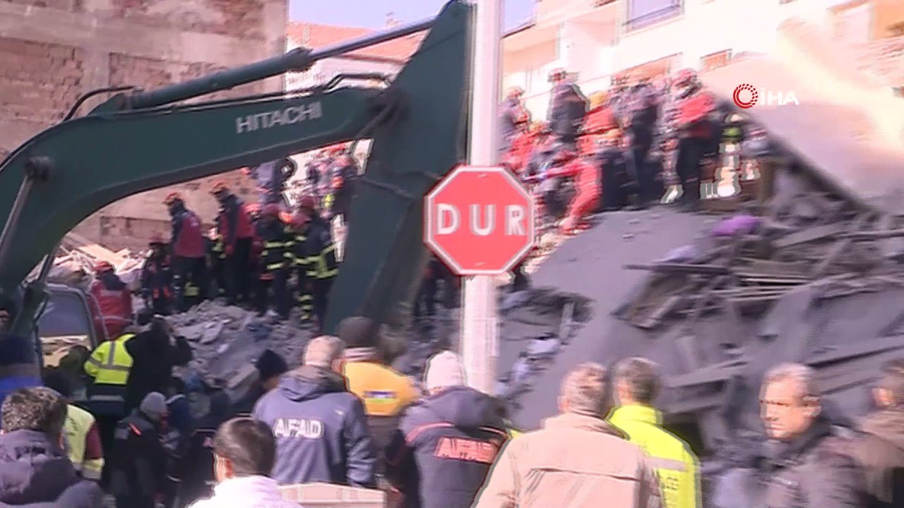 - Enkaz yapılan çalışma sonucunda bir kişinin cansız bedeni çıkarıldı